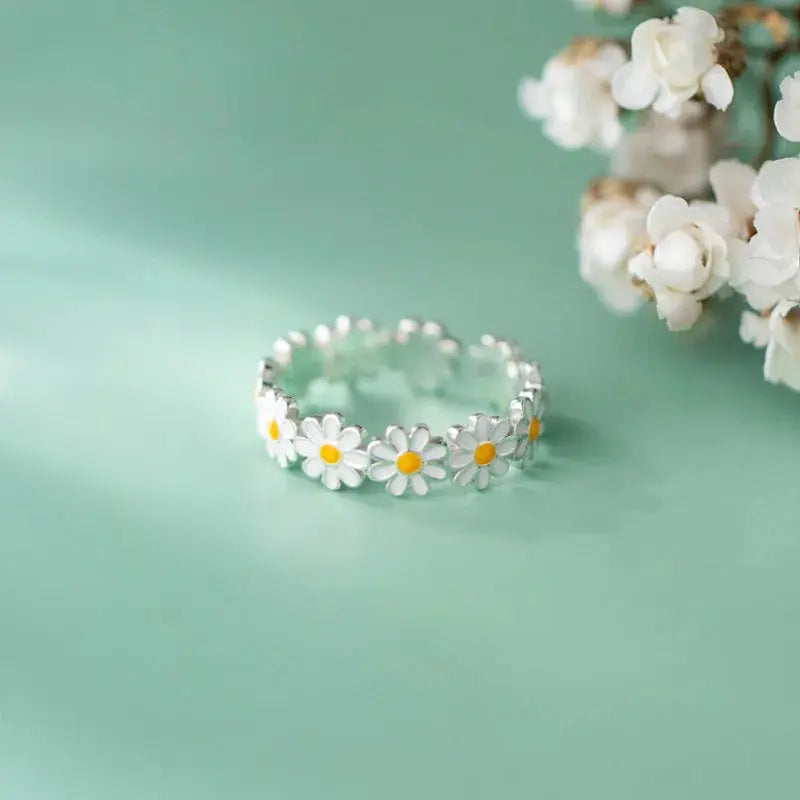 Vintage Daisy Flower Adjustable Ring - Korean Style Statement Jewelry for Women | Wedding & Engagement Gift