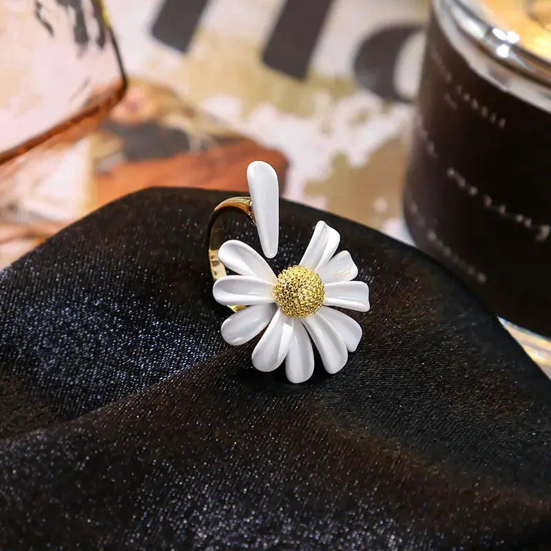 Vintage Daisy Flower Adjustable Ring - Korean Style Statement Jewelry for Women | Wedding & Engagement Gift