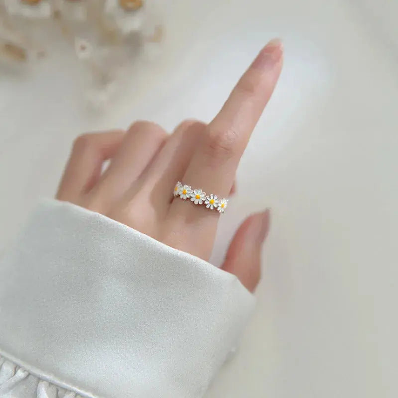 Vintage Daisy Flower Adjustable Ring - Korean Style Statement Jewelry for Women | Wedding & Engagement Gift