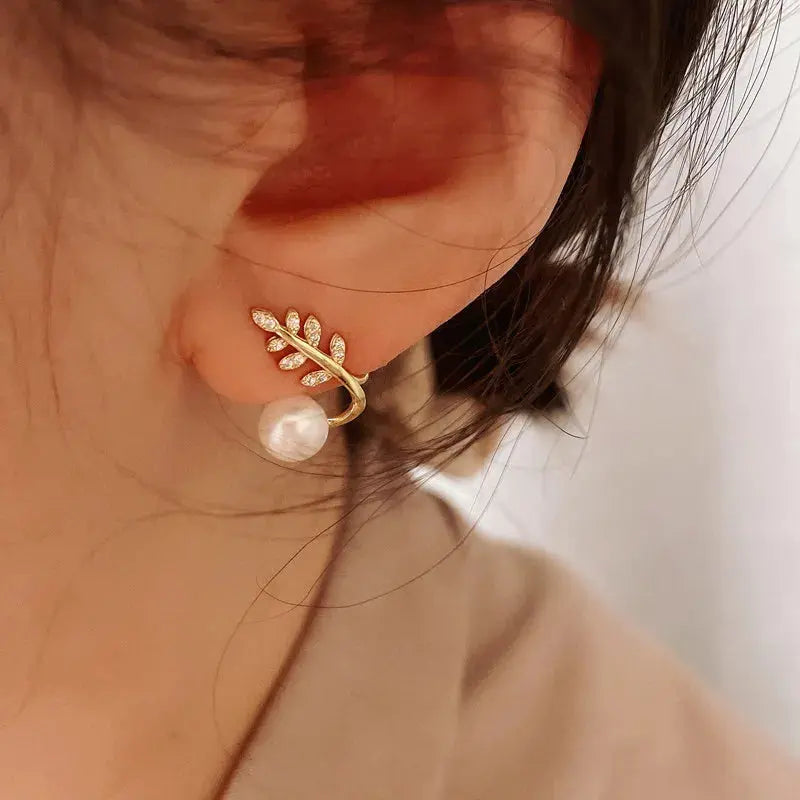 Korean Vintage Pearl Crystal Earrings for Women, High-Class Luxury Zircon Flower Butterfly Leaf Women's Stud Earrings