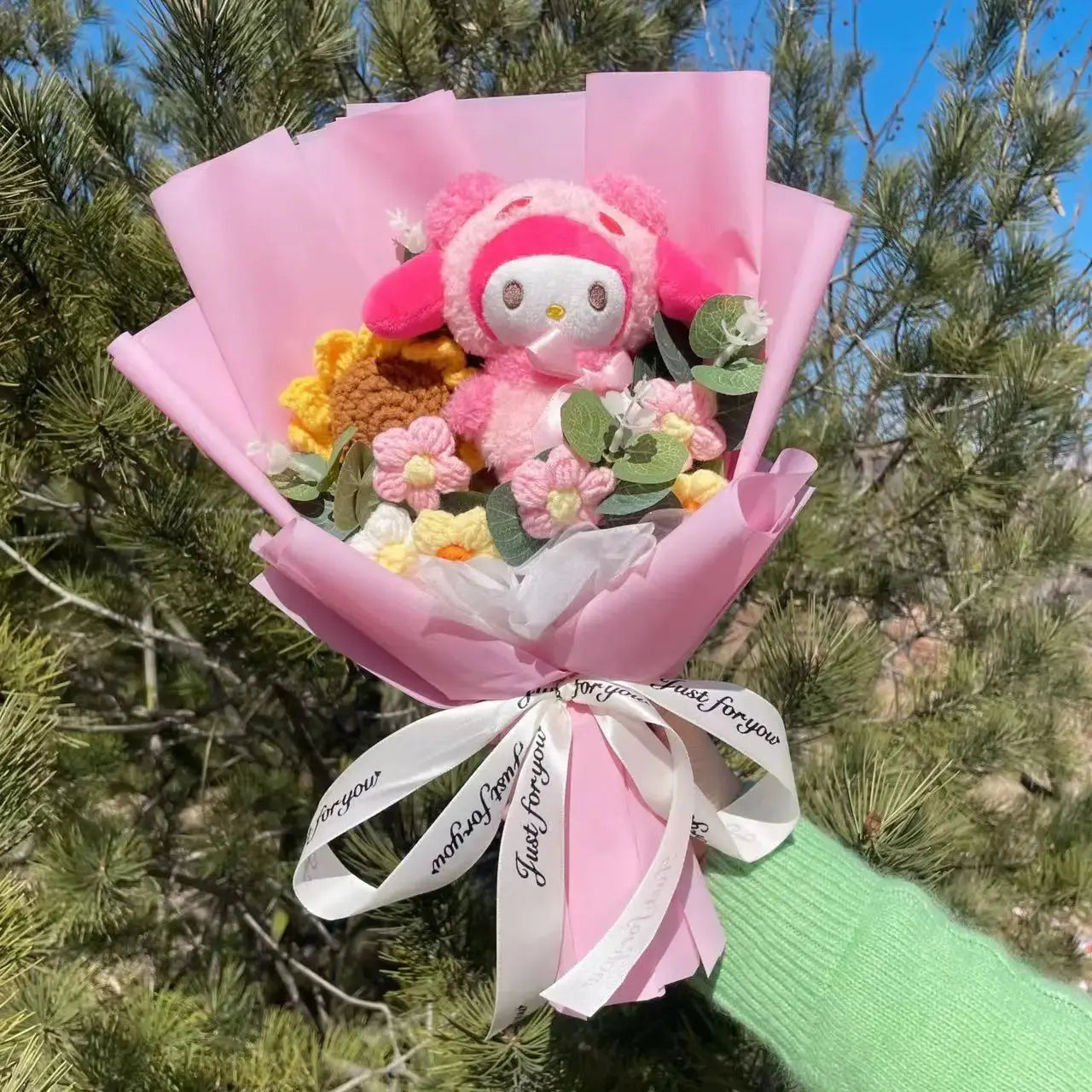 Kawaii Hello Kitty Cat Plush Dolls With Artificial Flowers Creative Bouquet. Perfect for Christmas, Valentine's Day, Birthdays, and Graduation Gifts.