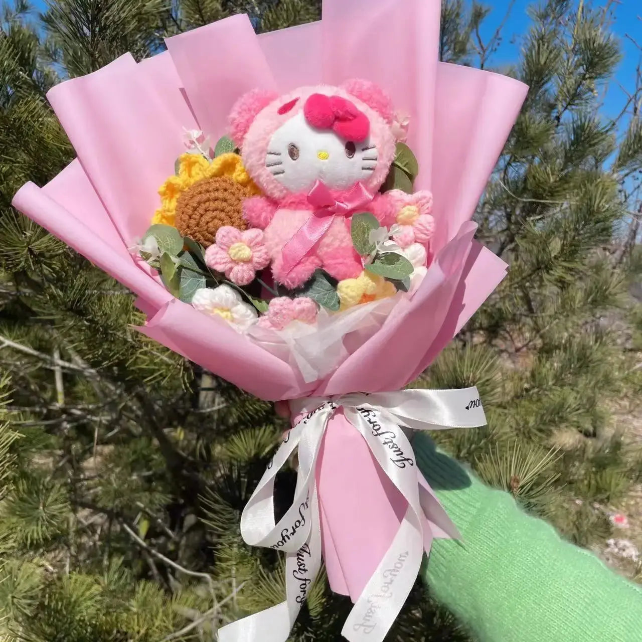 Kawaii Hello Kitty Cat Plush Dolls With Artificial Flowers Creative Bouquet. Perfect for Christmas, Valentine's Day, Birthdays, and Graduation Gifts.